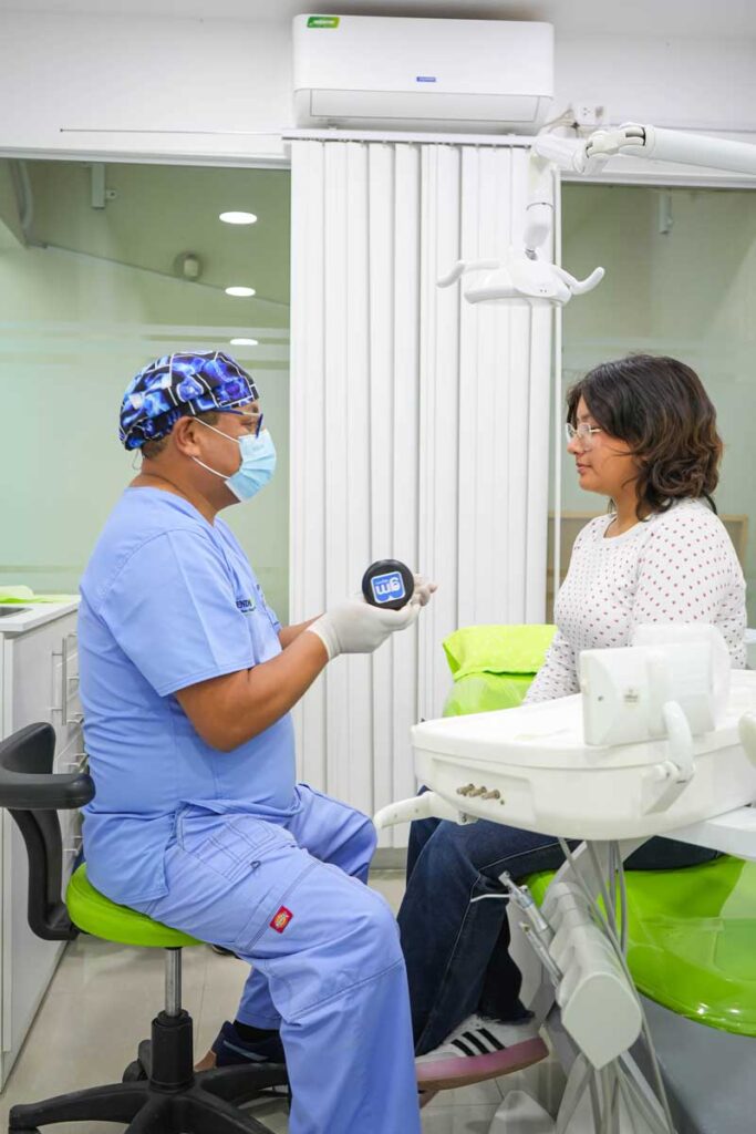 Mendoza Matos Odontología Especializada y su paciente