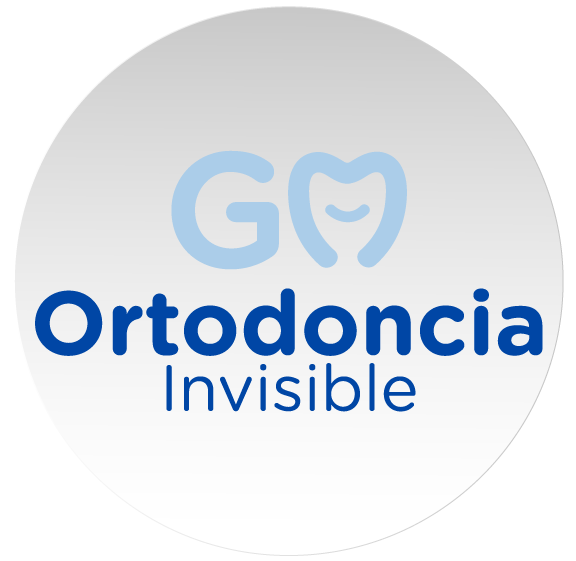 Logotipo de GM Ortodoncia Invisible, línea de alineadores dentales de Mendoza Matos Odontología Especializada.